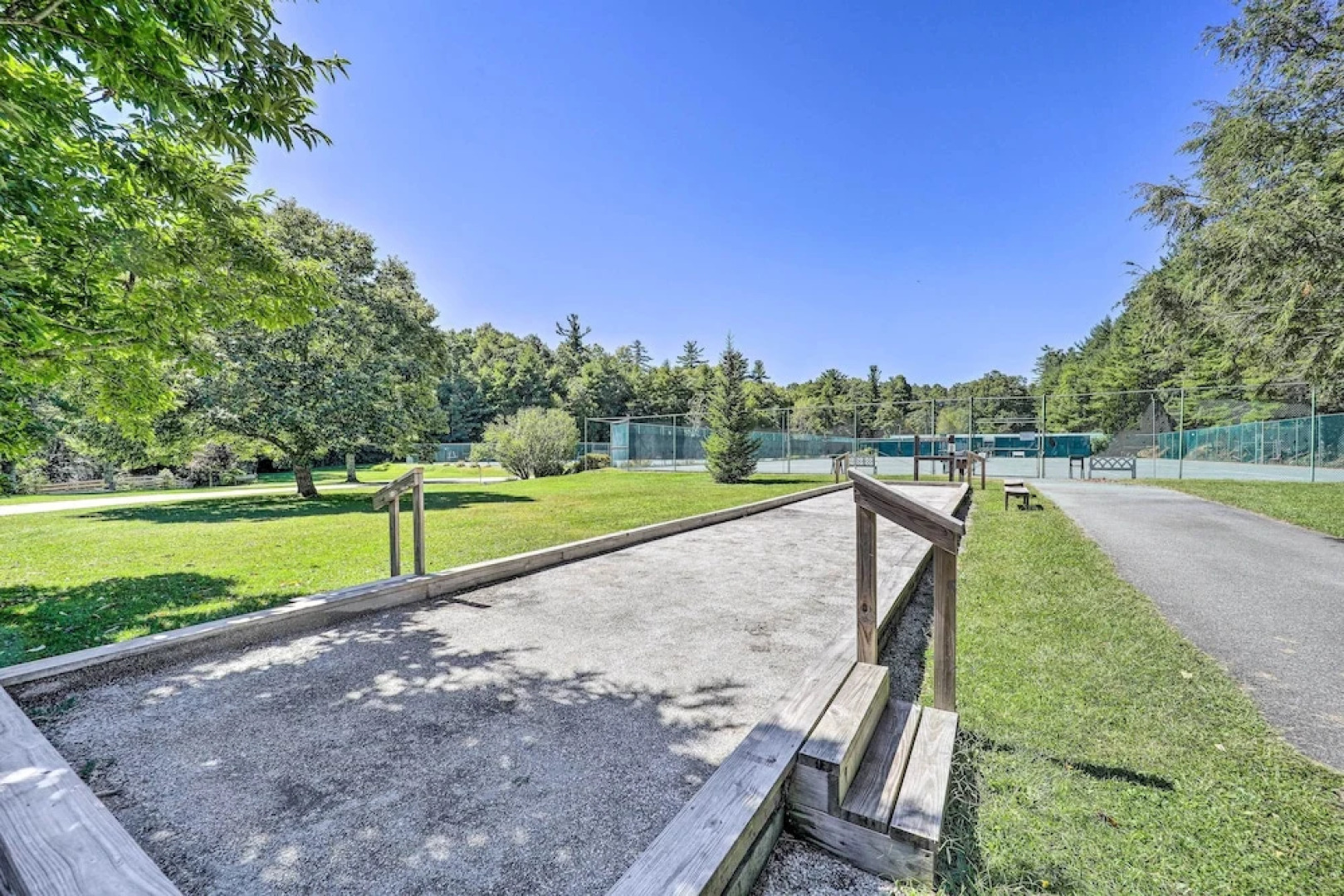 On-site Lake & Pool Access: Cabin in Newland!