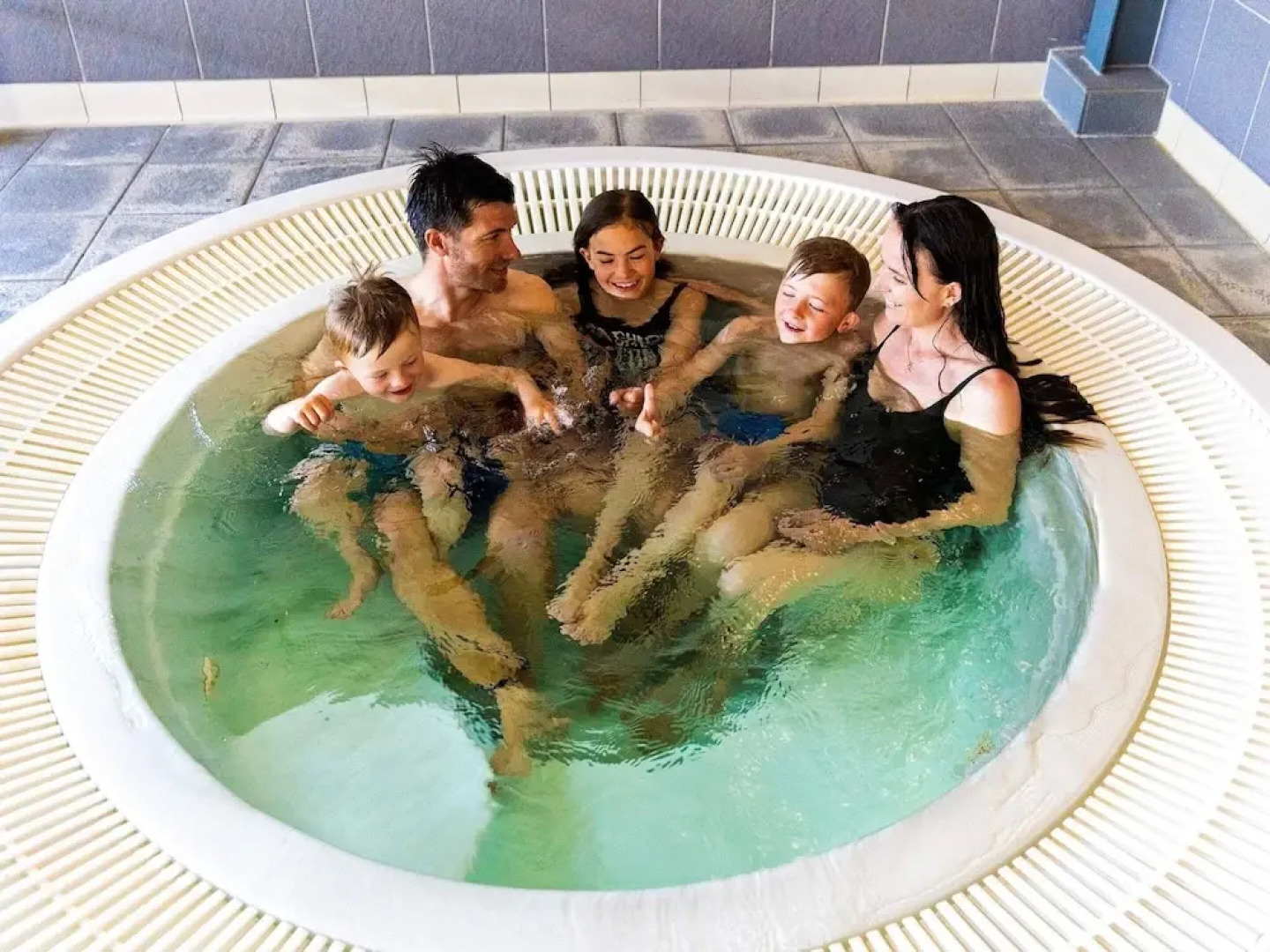 10 Person Holiday Home on a Holiday Park