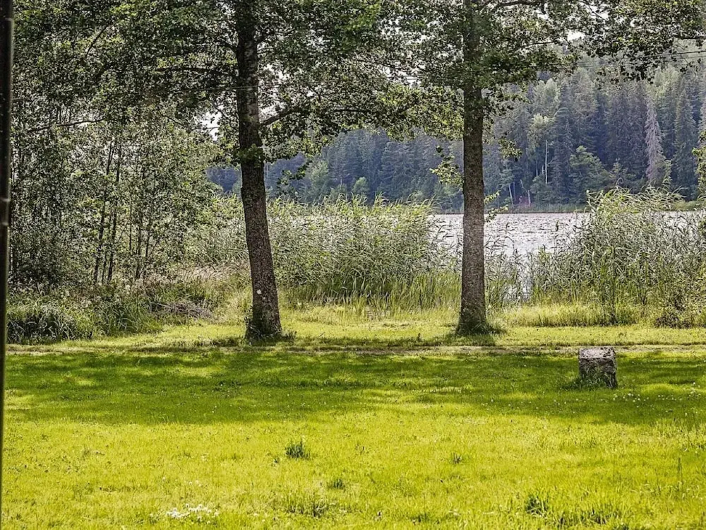 Lakefront Cottage in Torsebo