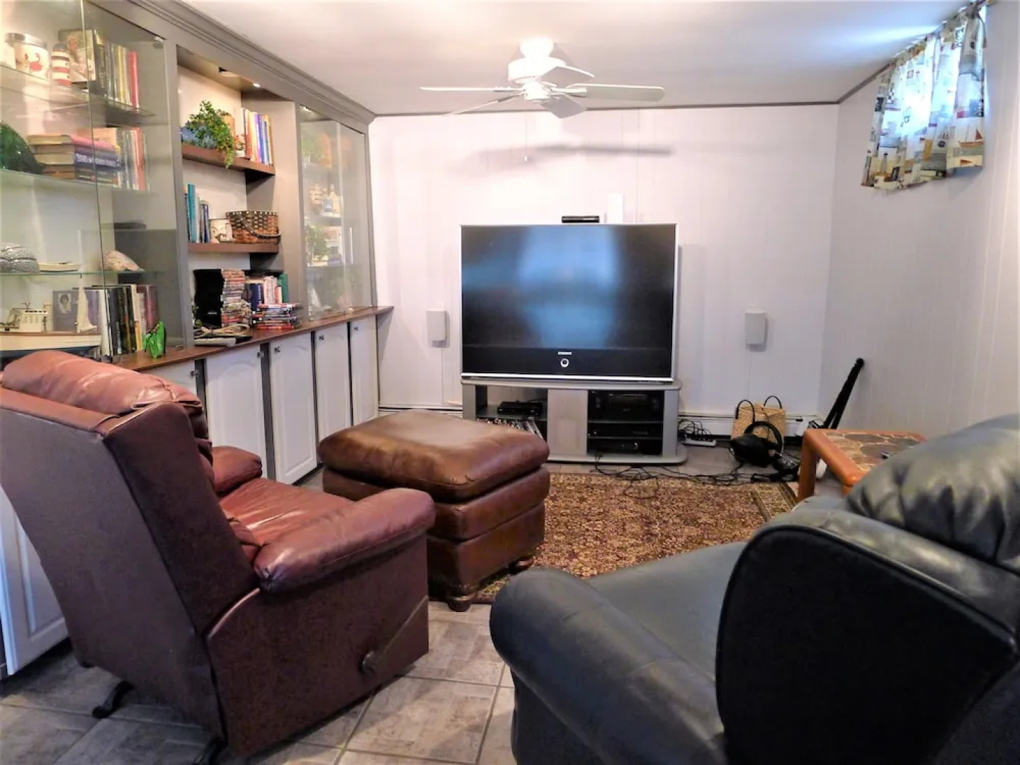 563 Pleasant Lake - 4 Bedroom House