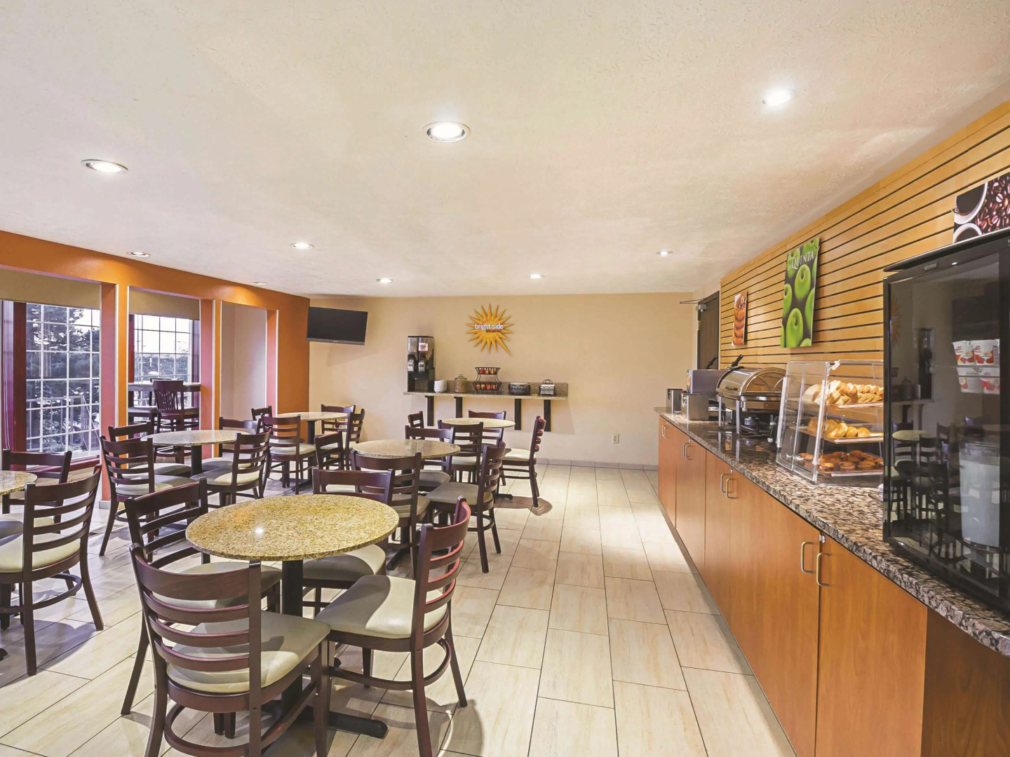 La Quinta Inn & Suites by Wyndham Woodburn