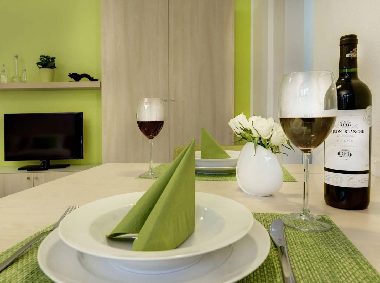 [R2b] Serviced Apartment