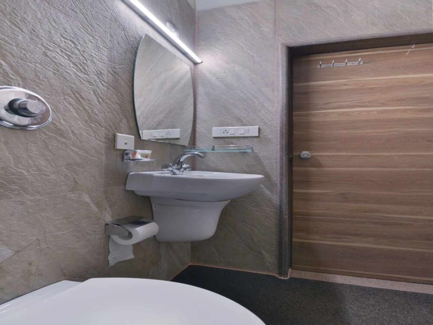 OYO 3422 Hotel Golden Berry