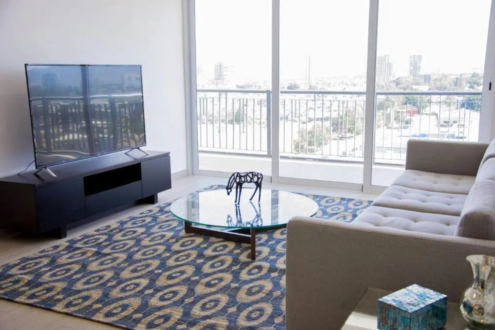 Real View Towers E706 by Casago