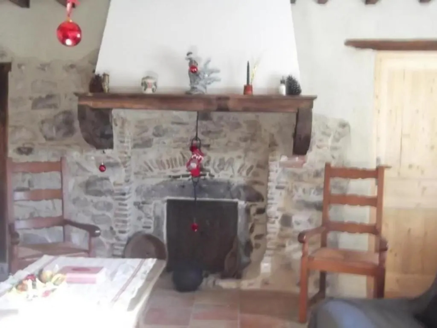 Gîte Saint-Georges-de-Baroille, 4 pièces, 7 personnes - FR-1-496-170