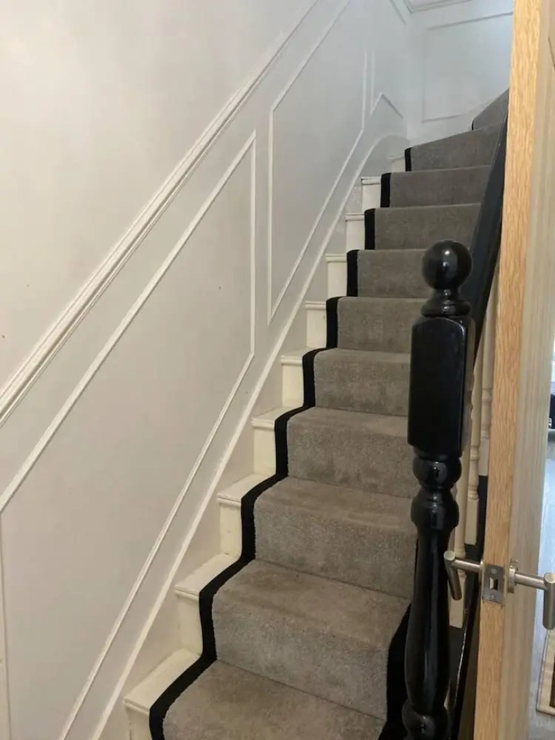 Lovely 3-bed House in Potters Bar Jacuzzi & 75inch