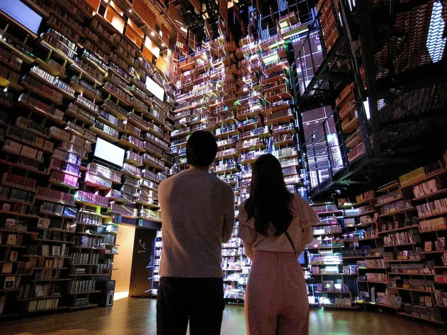 IN THE LIBRARY hotel and books TOKOROZAWA