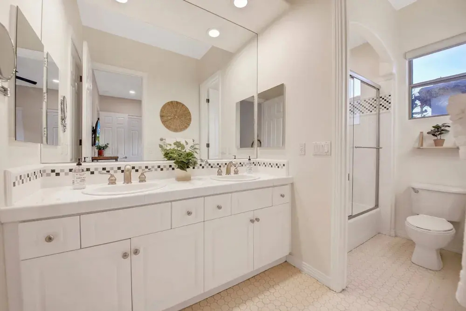 Wilder Out West: Luxury Pickleball, Mini Golf, & Game Room!