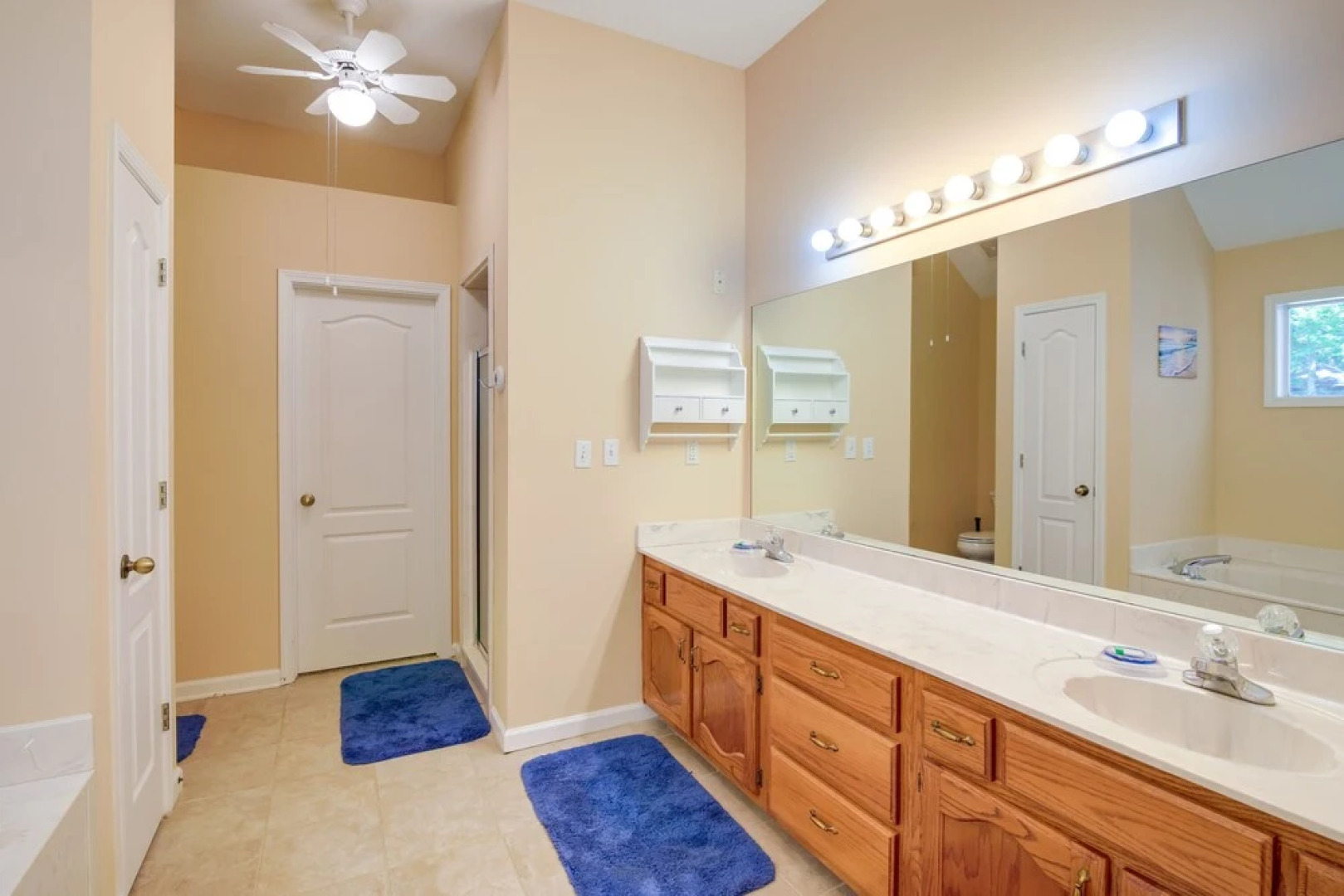 Olive Branch Getaway w/ Deck & Charcoal Grill!