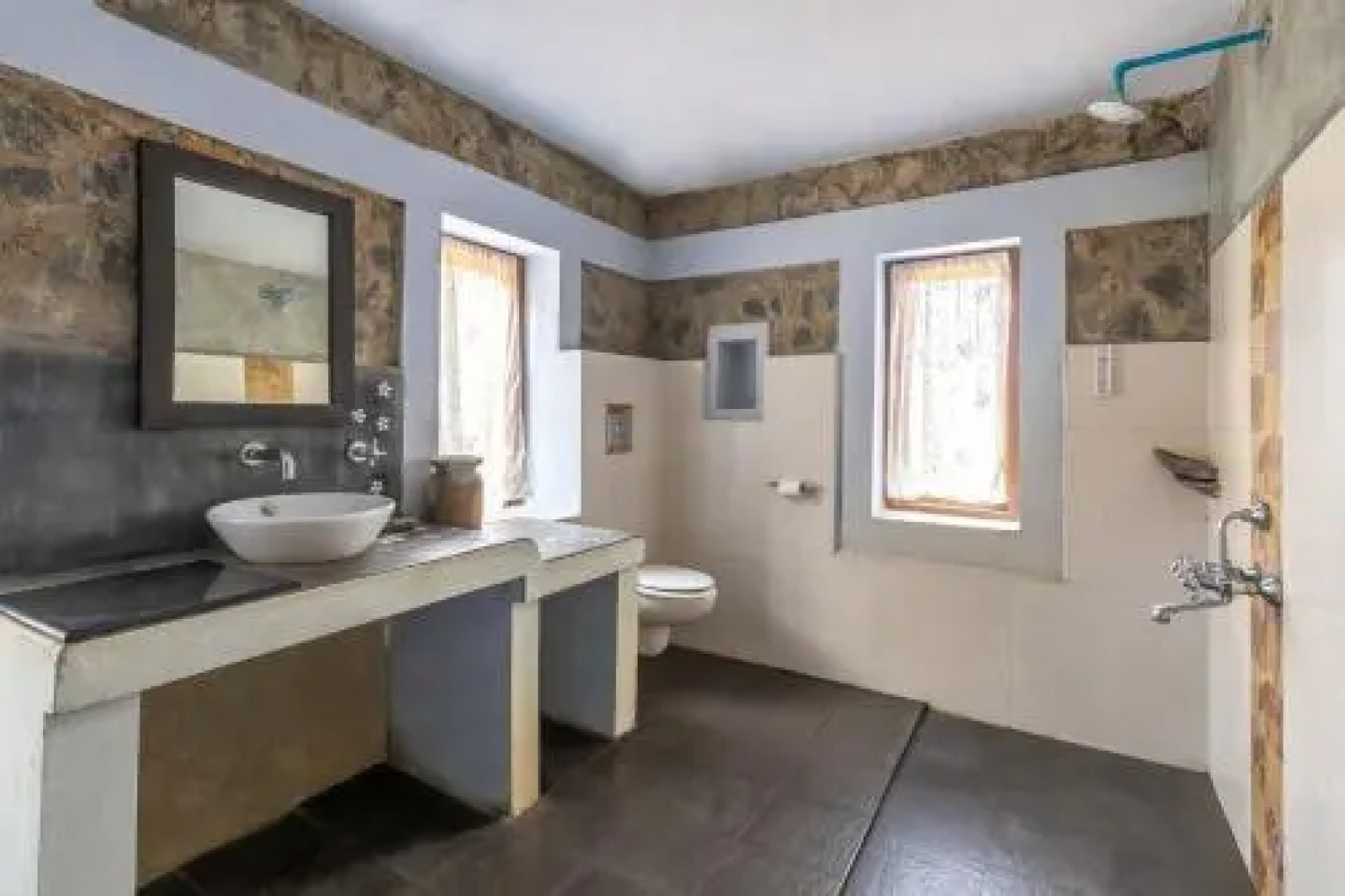 Wild Walkers by Vista Rooms