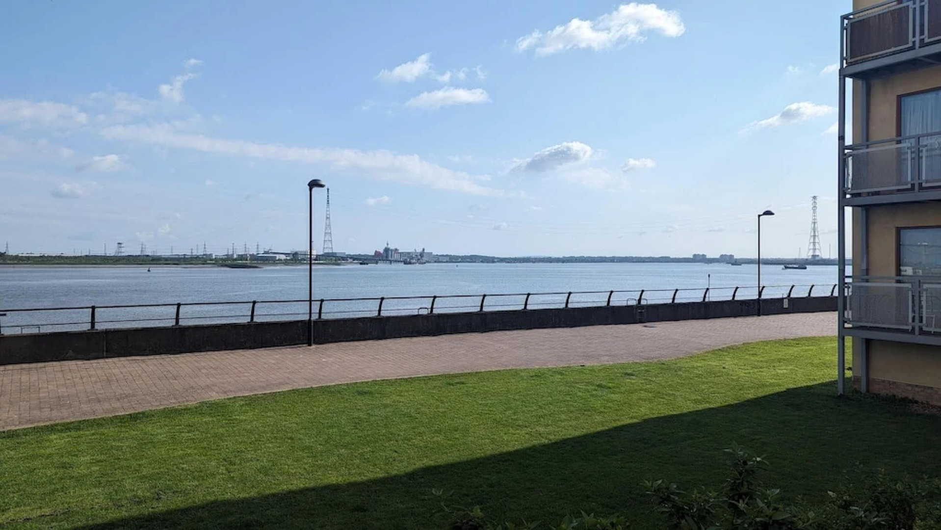 Greenhithe Flat-kent- 20 Mins to London-petsok