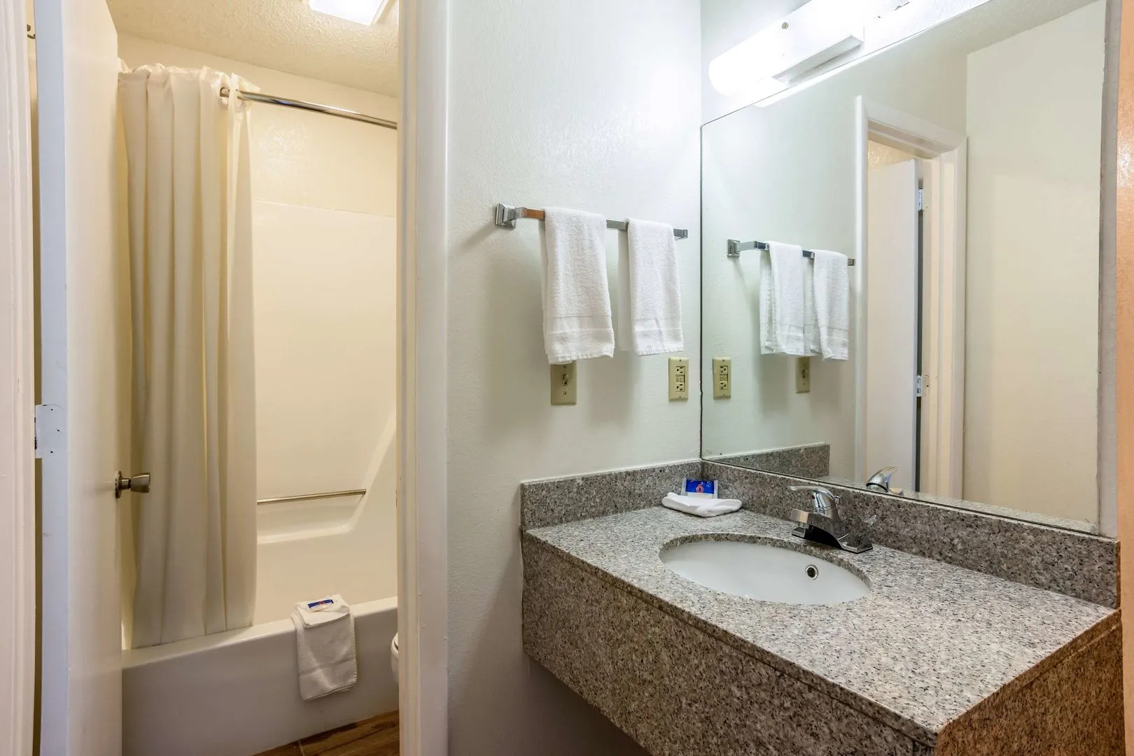 Motel 6 East Ridge #4423