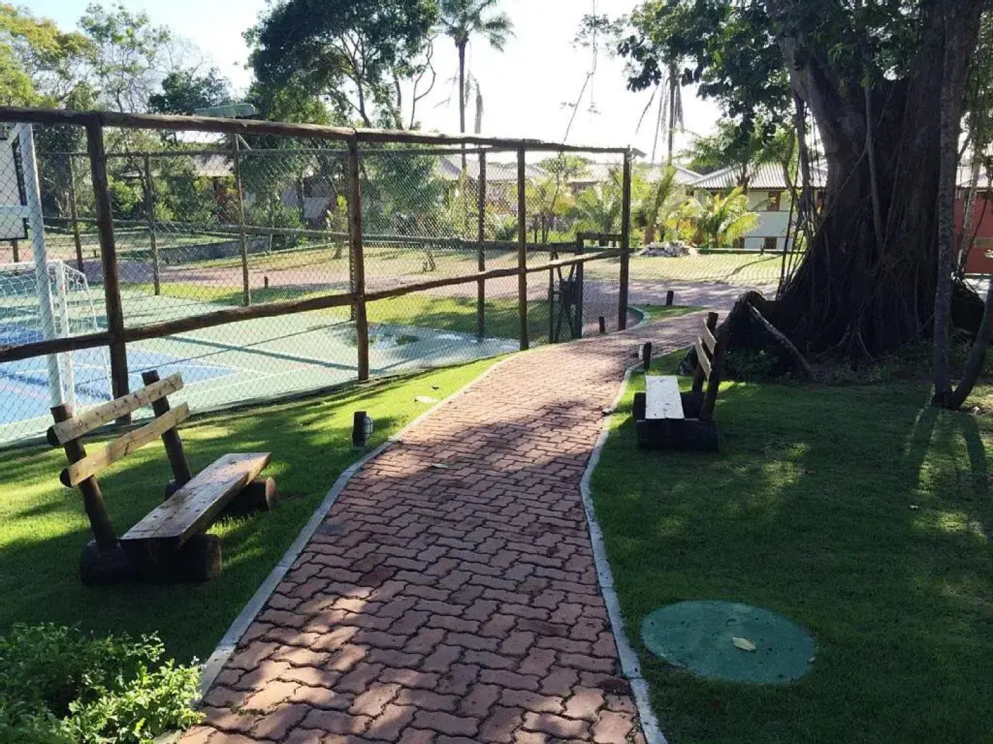 PRAIA DO FORTE ! Vilage de 80 m2 a 600 metros da vila