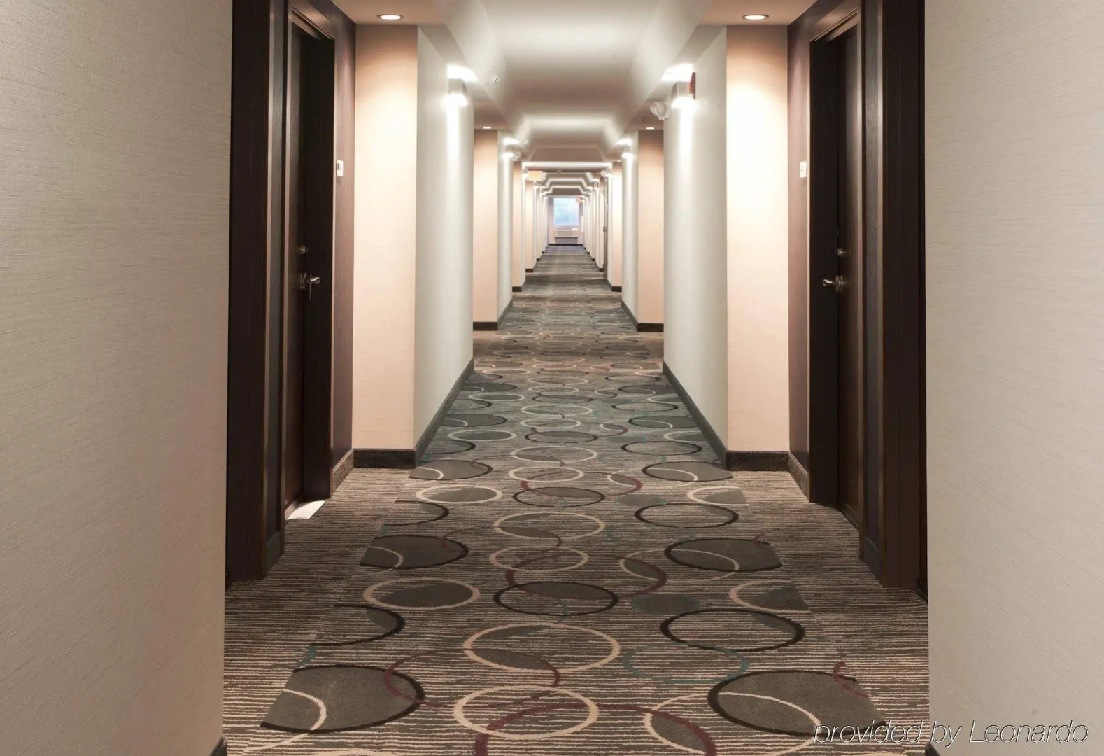 Delta Hotels by Marriott Milwaukee Northwest