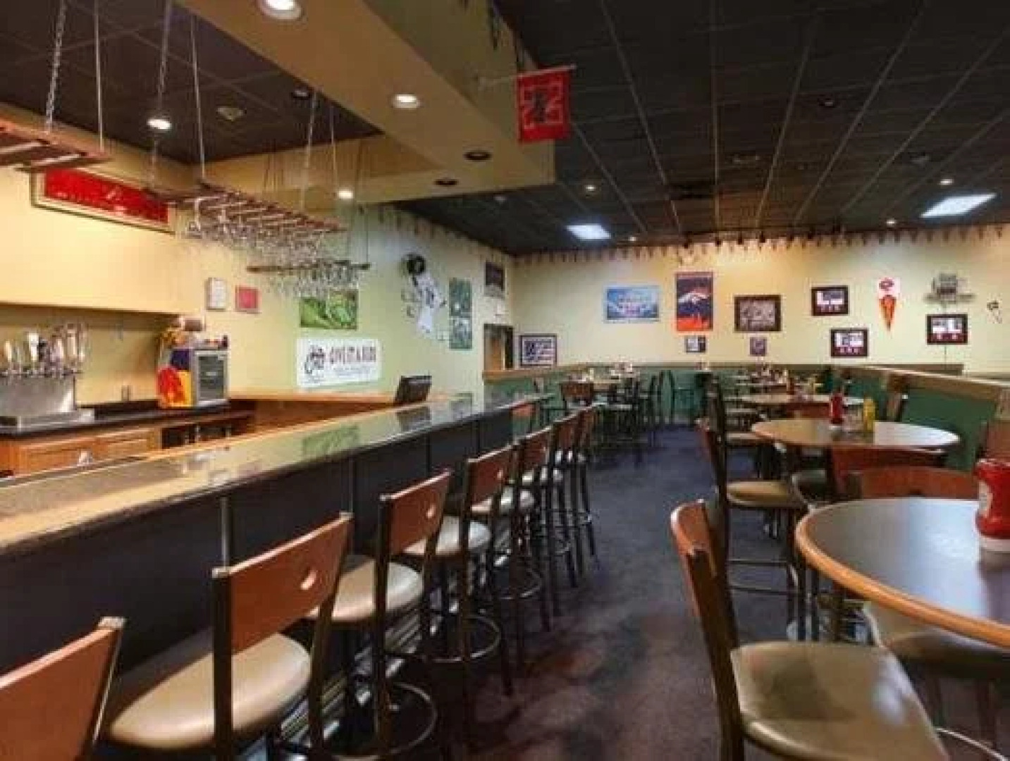 海斯大使酒店及会议中心(Hays Ambassador Hotel & Conference Center)