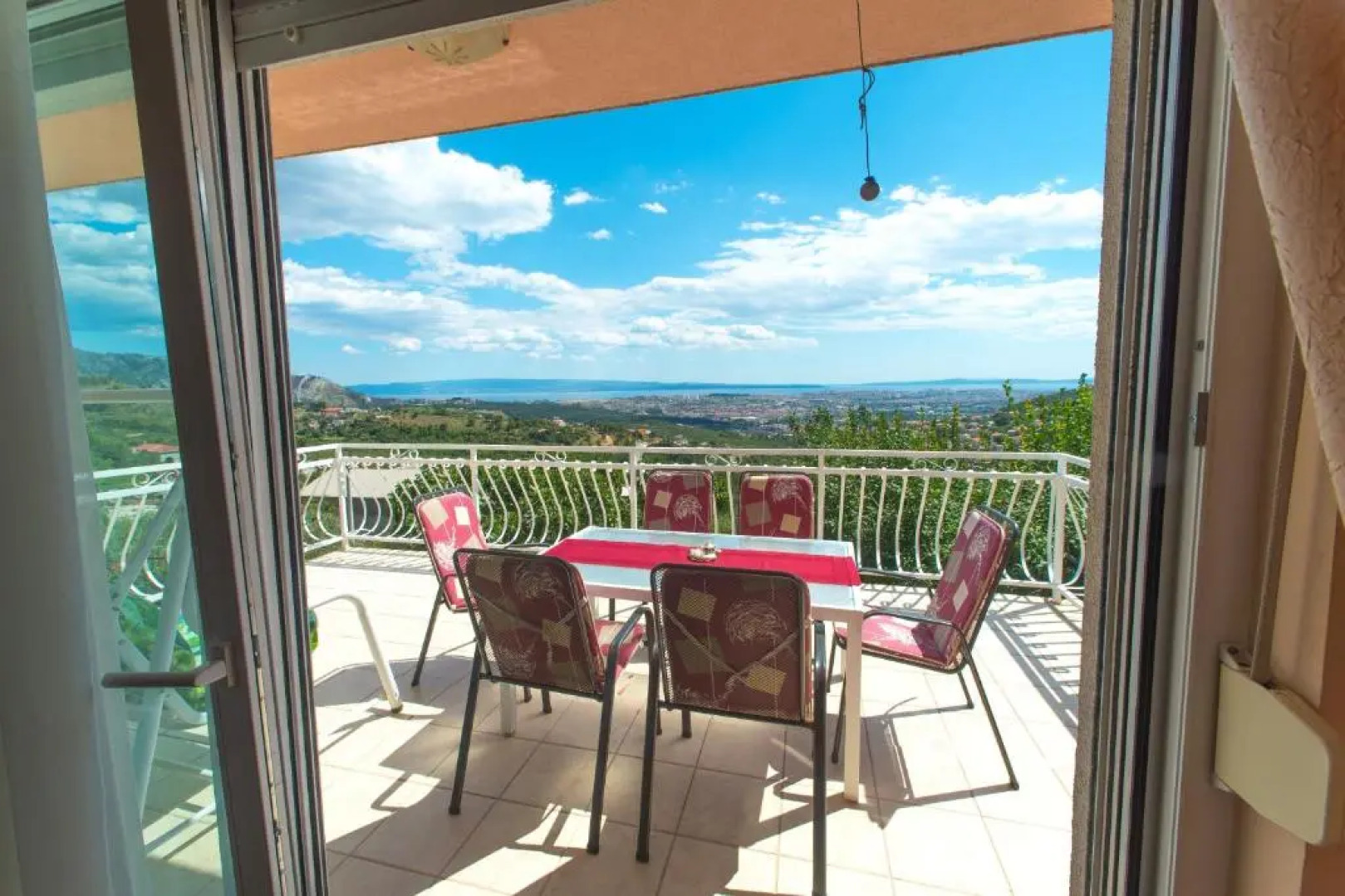 Villa Klara with 72 sqm pool and view on Split and islands