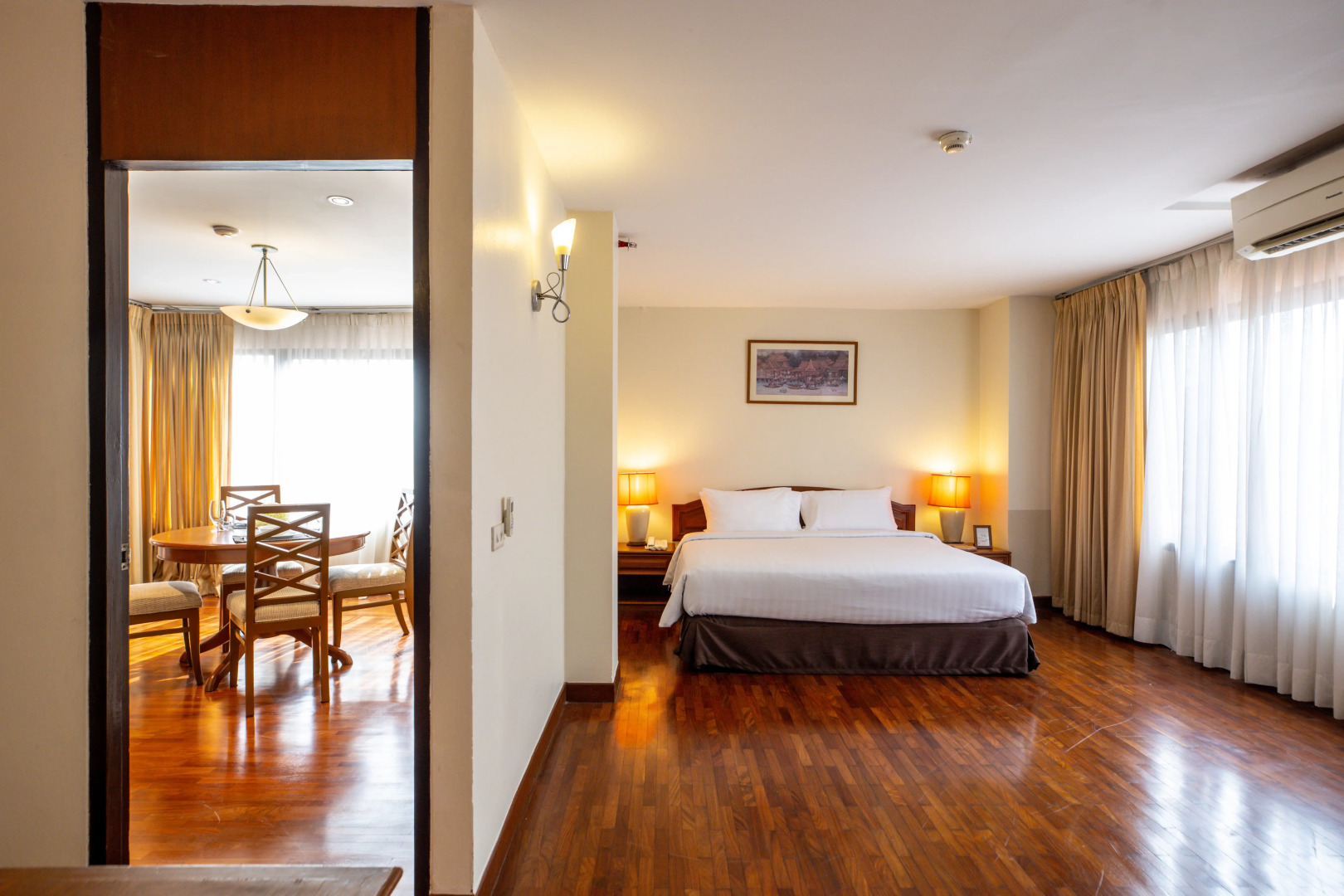 Bandara Silom Suites