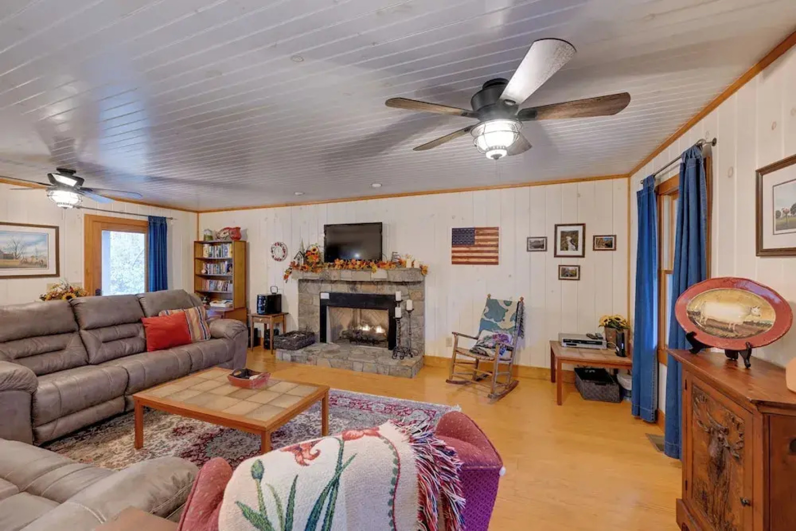 Creekside Family Retreat by Waterfalls & Hiking!