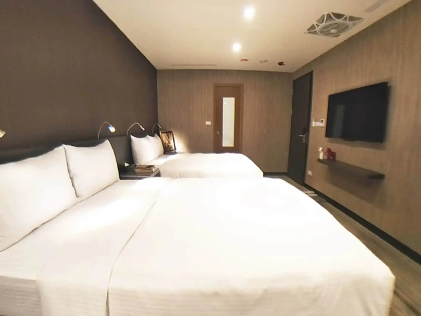 West.inn48 - Self Check-In Hotel