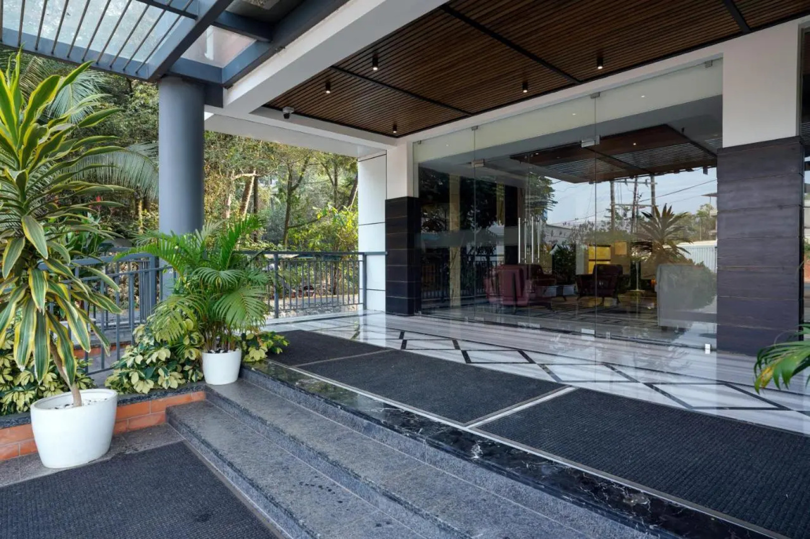 Nexstay River Mouth International