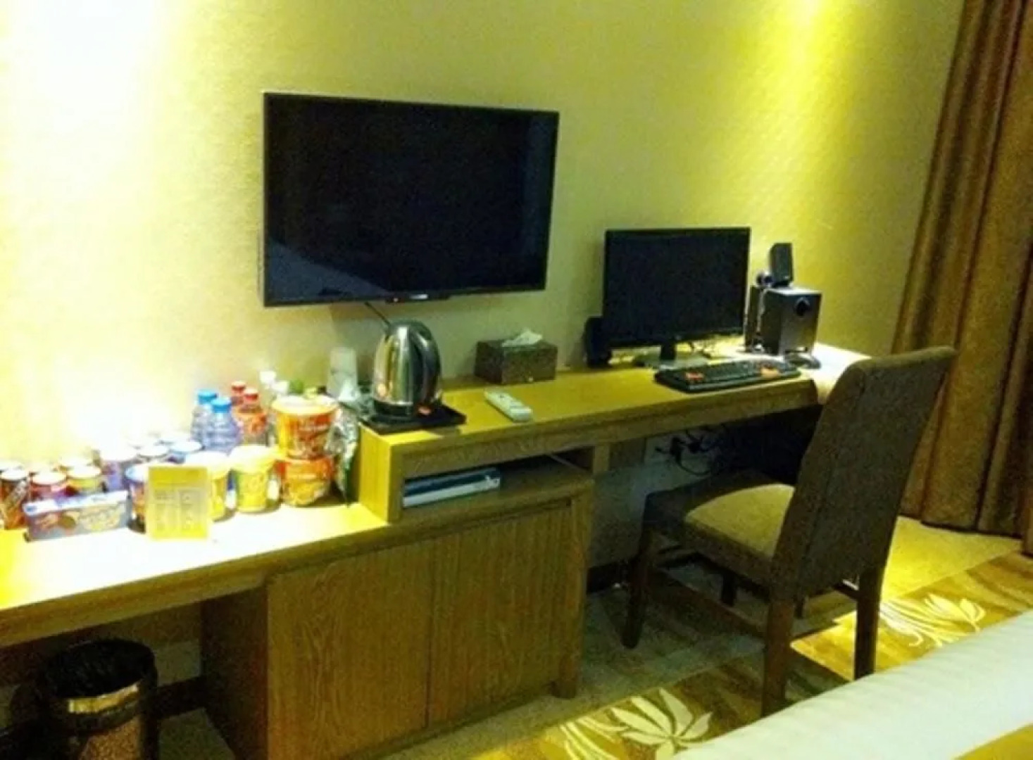 Yingcai Holiday Hotel