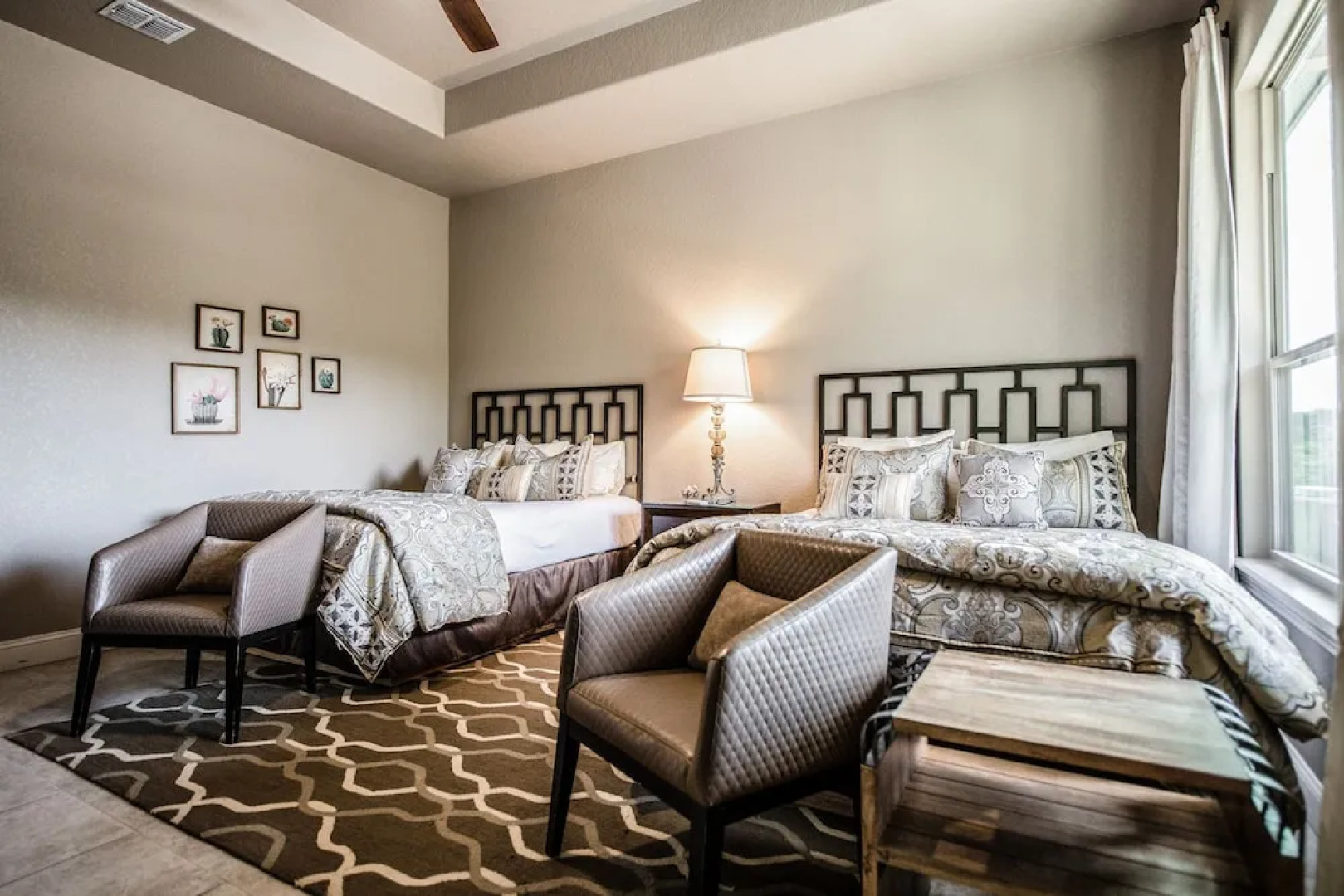 The Century Oak: 3-unit Beside Hidden Falls 4 Bedroom Home