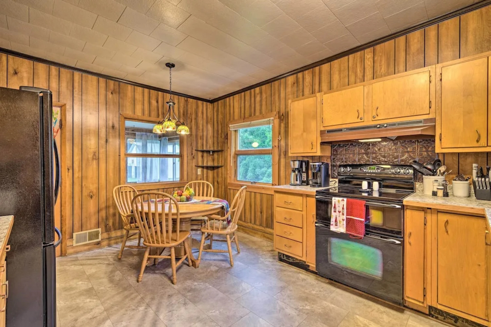 Penn Yan Escape w/ Yard, 1 Mi to Keuka Lake!