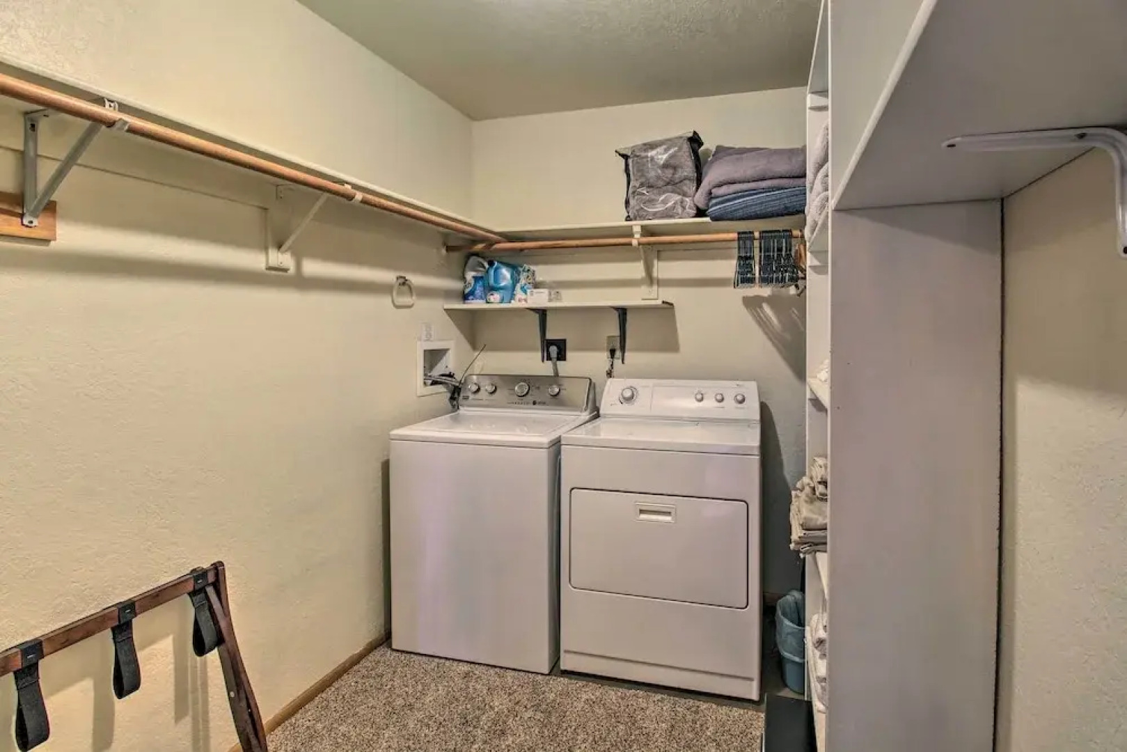 Cozy Pinetop Mountain Escape: Hike, Golf & Ski!