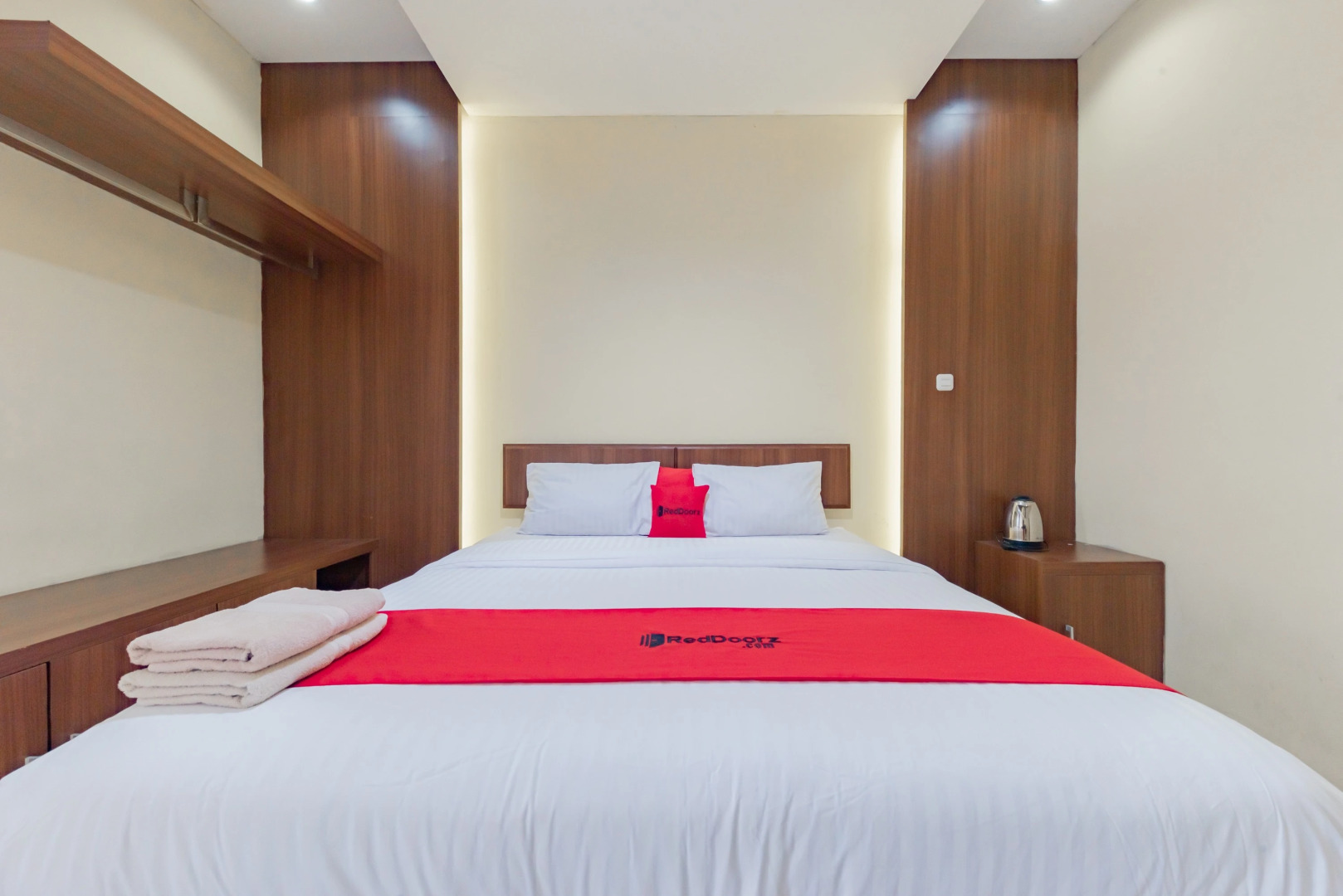 RedDoorz Syariah near Alun-Alun Pelabuhan Ratu