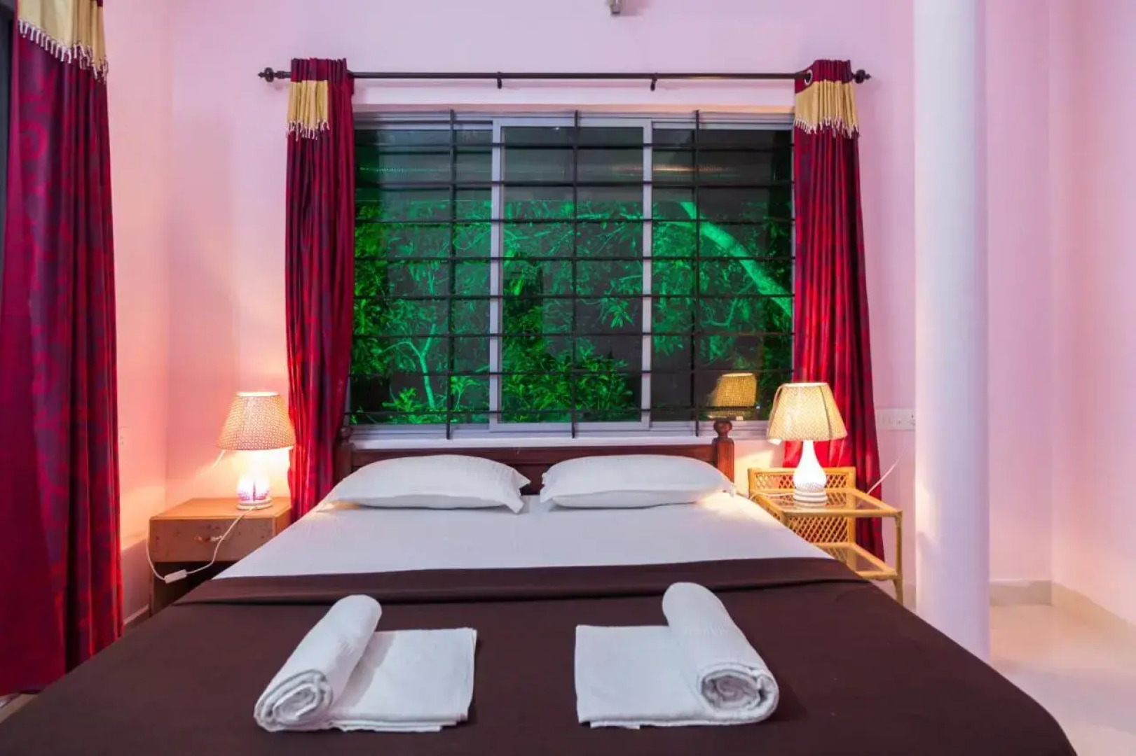 orchid lake view homestay