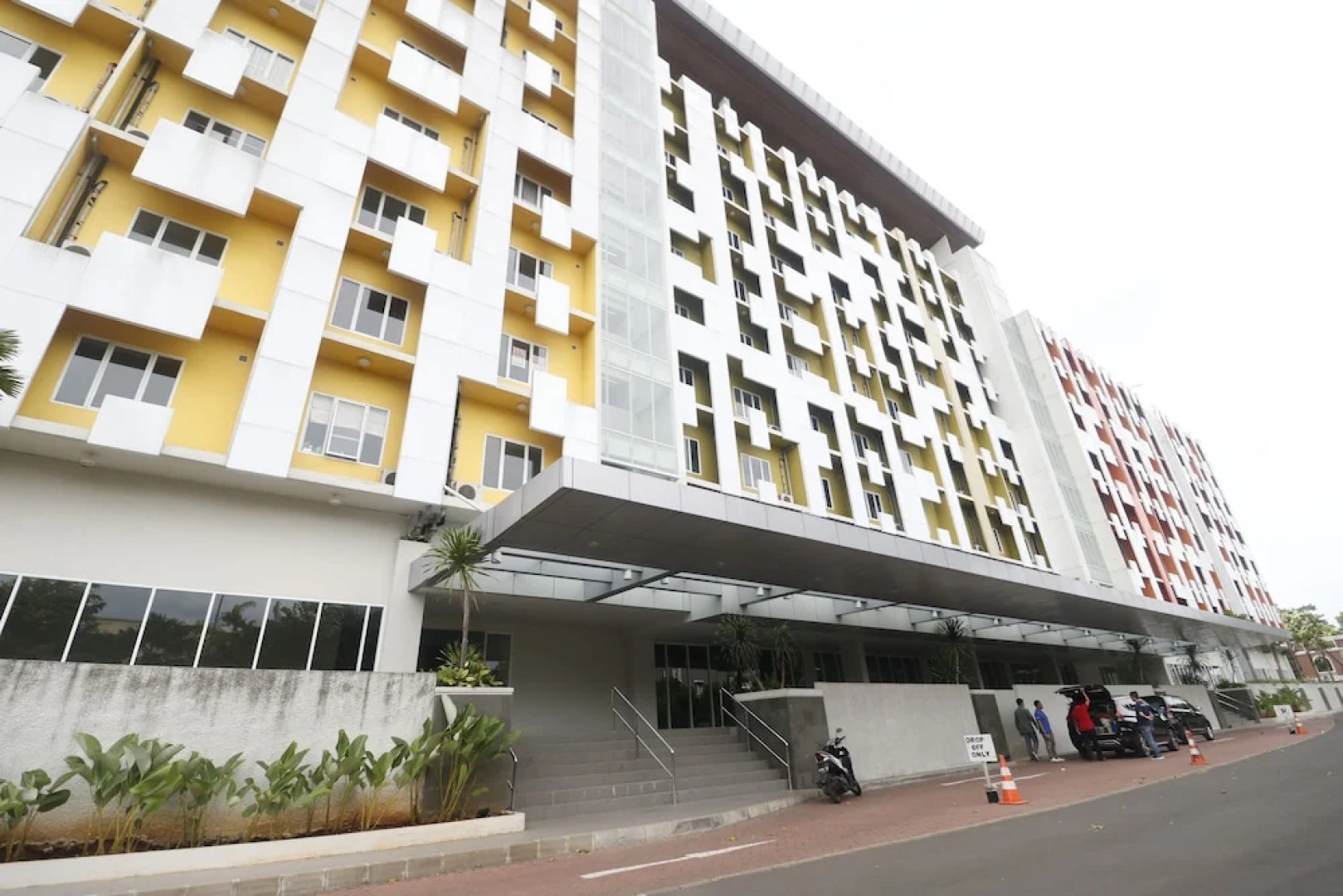RedDoorz Apartment near Summarecon Mall Serpong