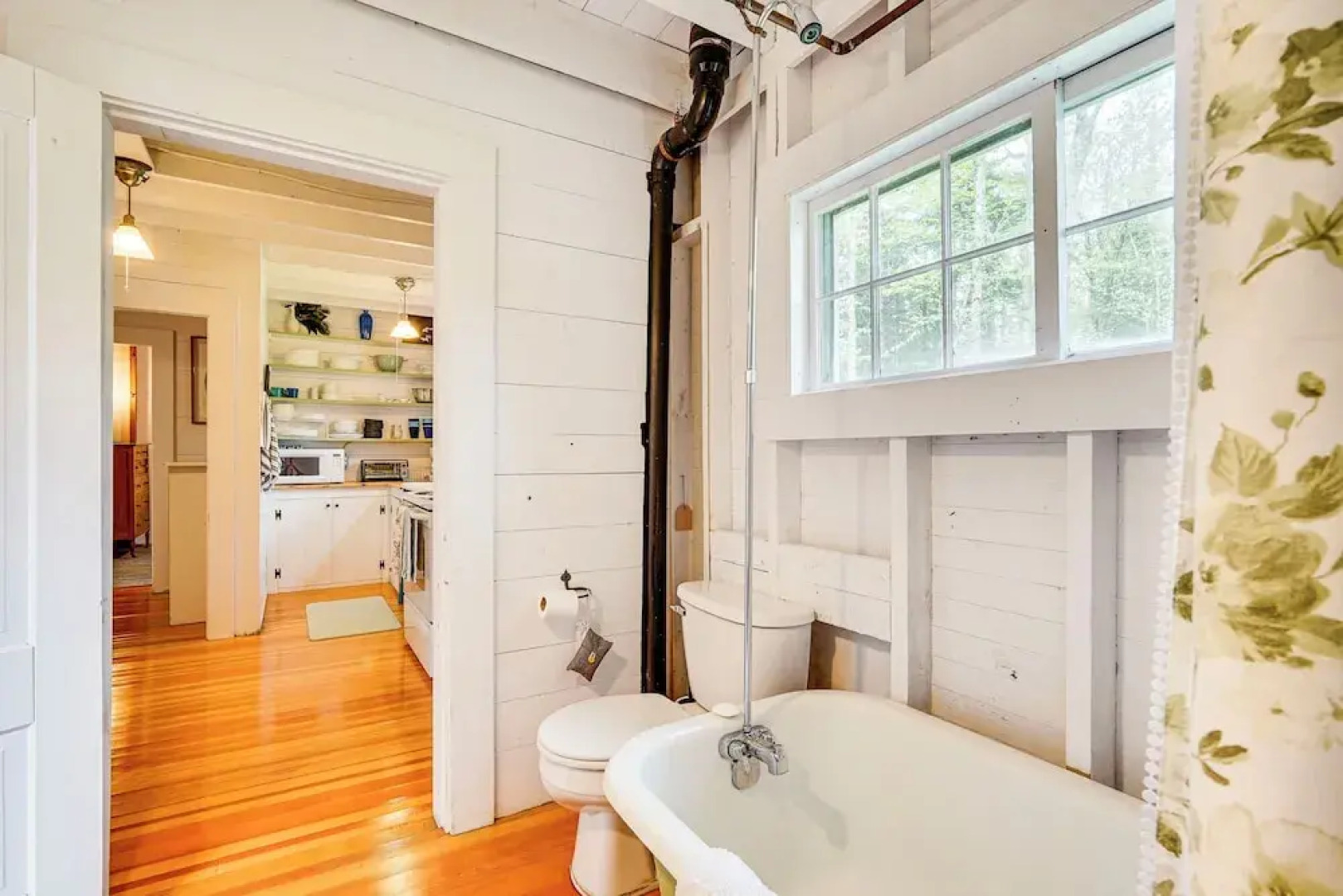 Rustic Marlboro Cottage: 4 Mi to Lake Raponda!