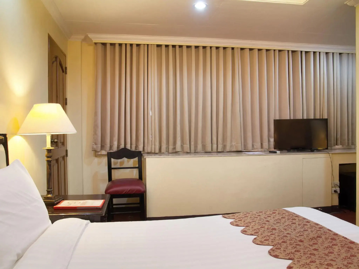 White Knight Hotel Intramuros