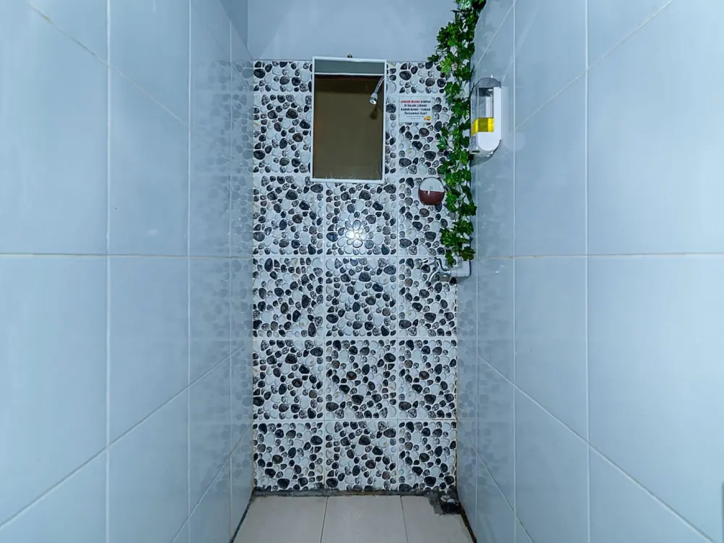 SPOT ON 90042 One Plaza Eco Hotel