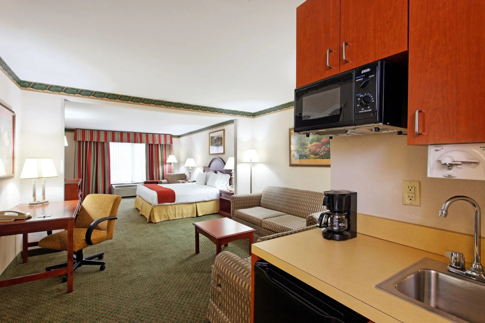 Holiday Inn Express Hotel & Suites Tupelo by IHG