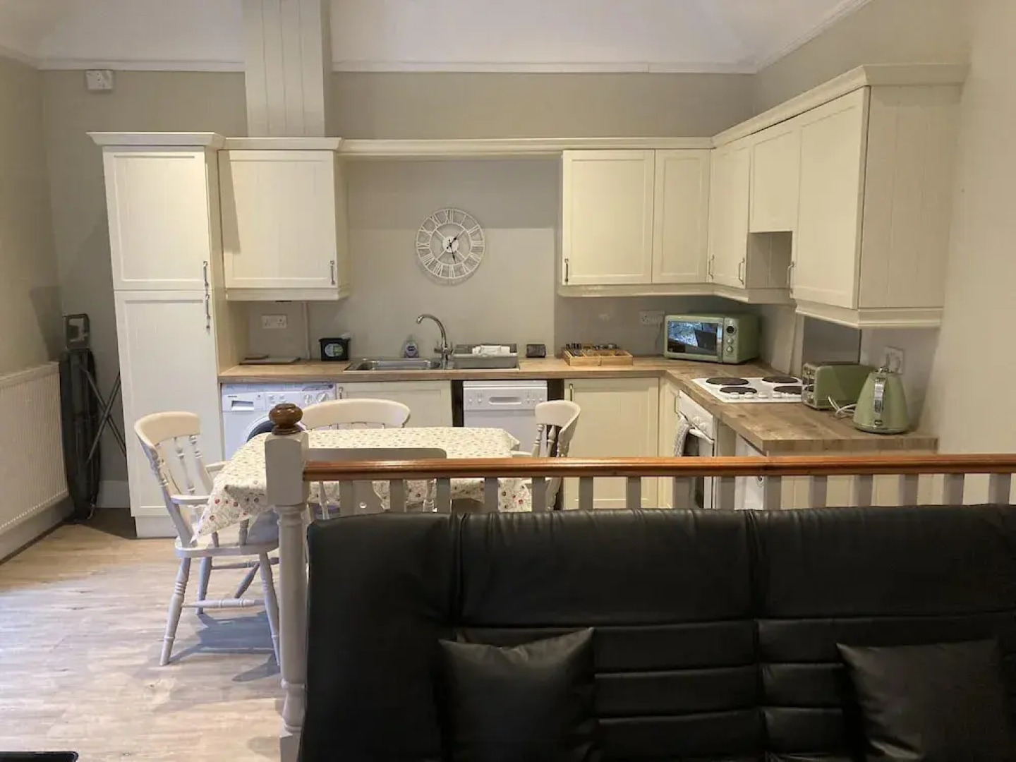 Pinewood Cottage Deluxe Self Catering Apartments