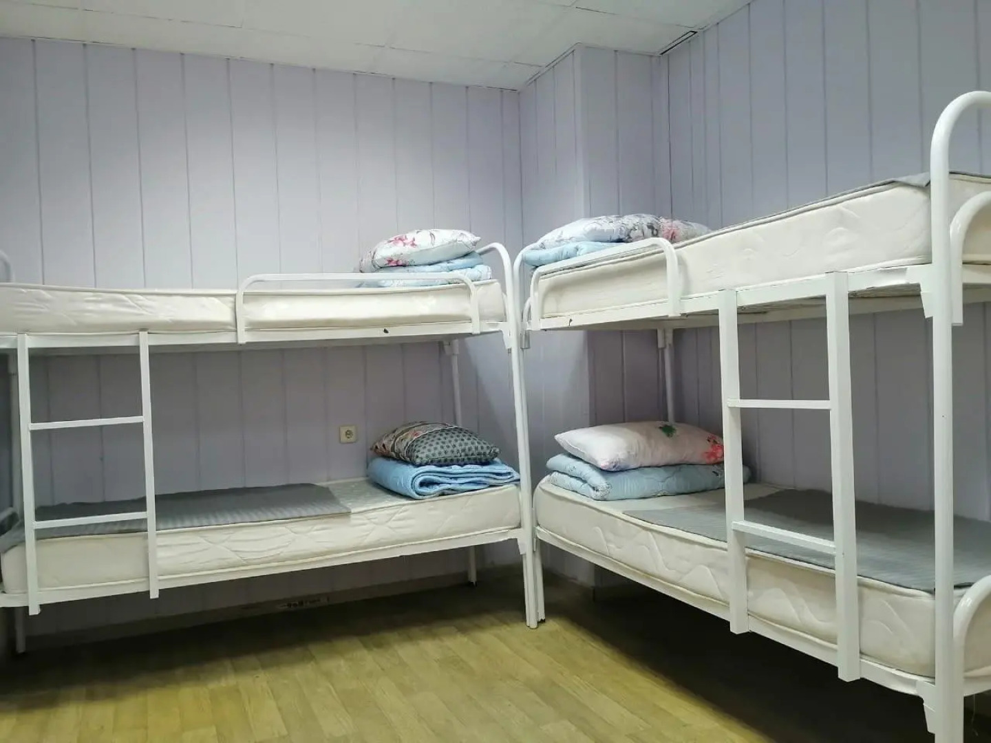 Красный диван