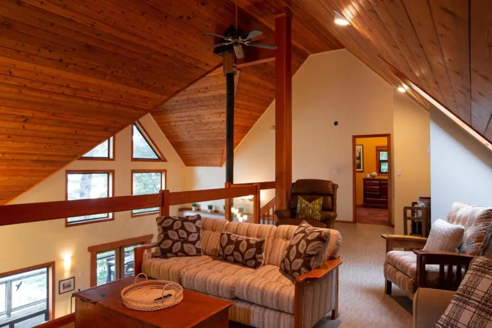 The Overlook, Luxury Lakeside Home with Dock