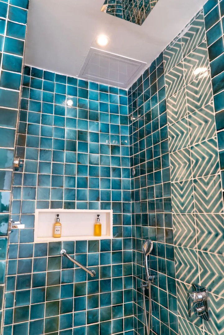 Le Mersenne Zanzibar, Autograph Collection