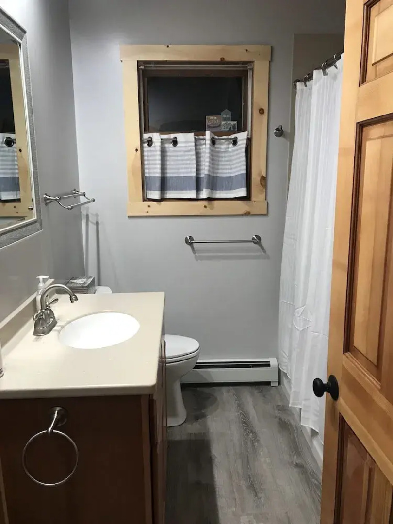 4 Bedroom 1 Bathroom Chocorua Beach