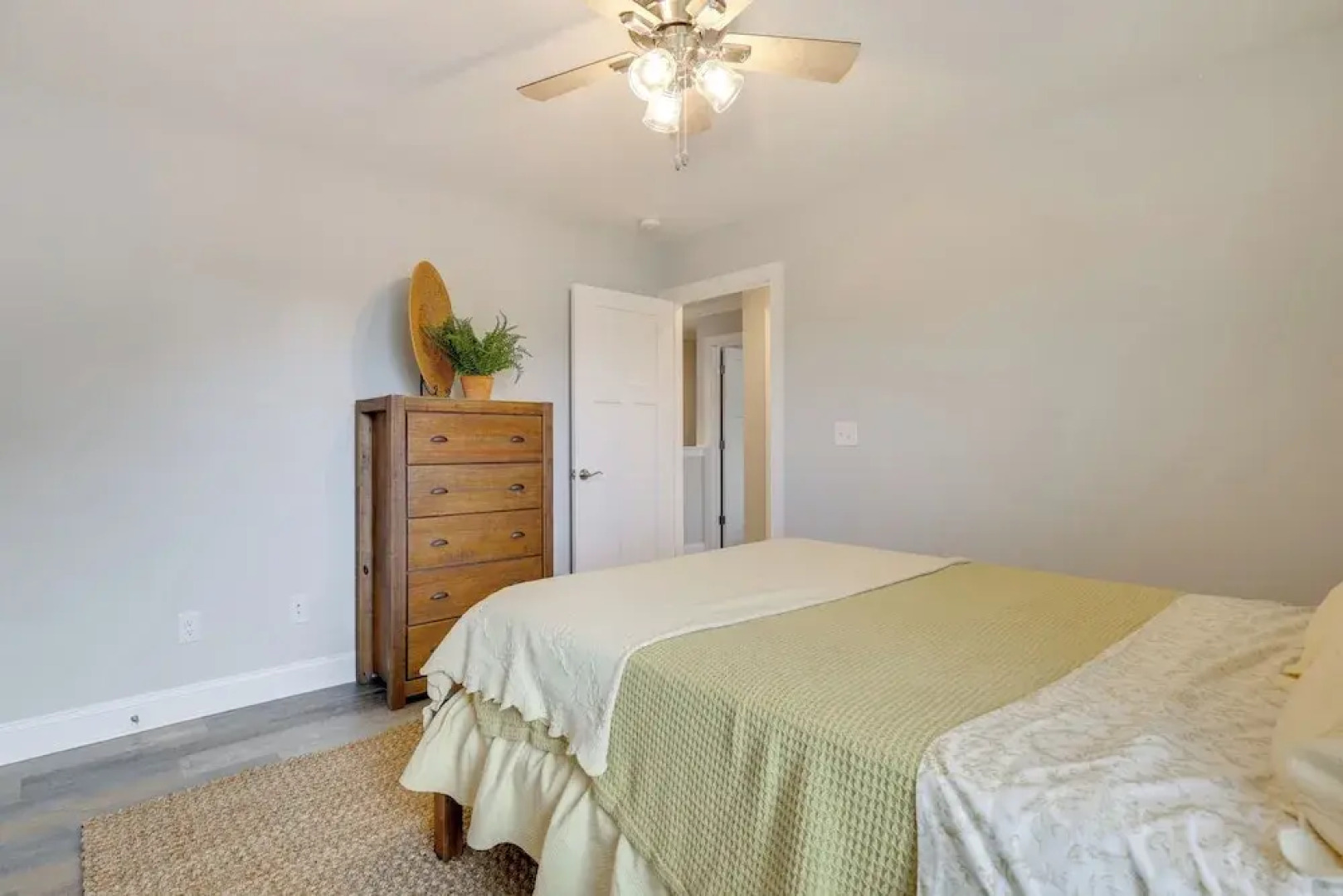 Spacious Home w/ Screened Patio in Wilmington!