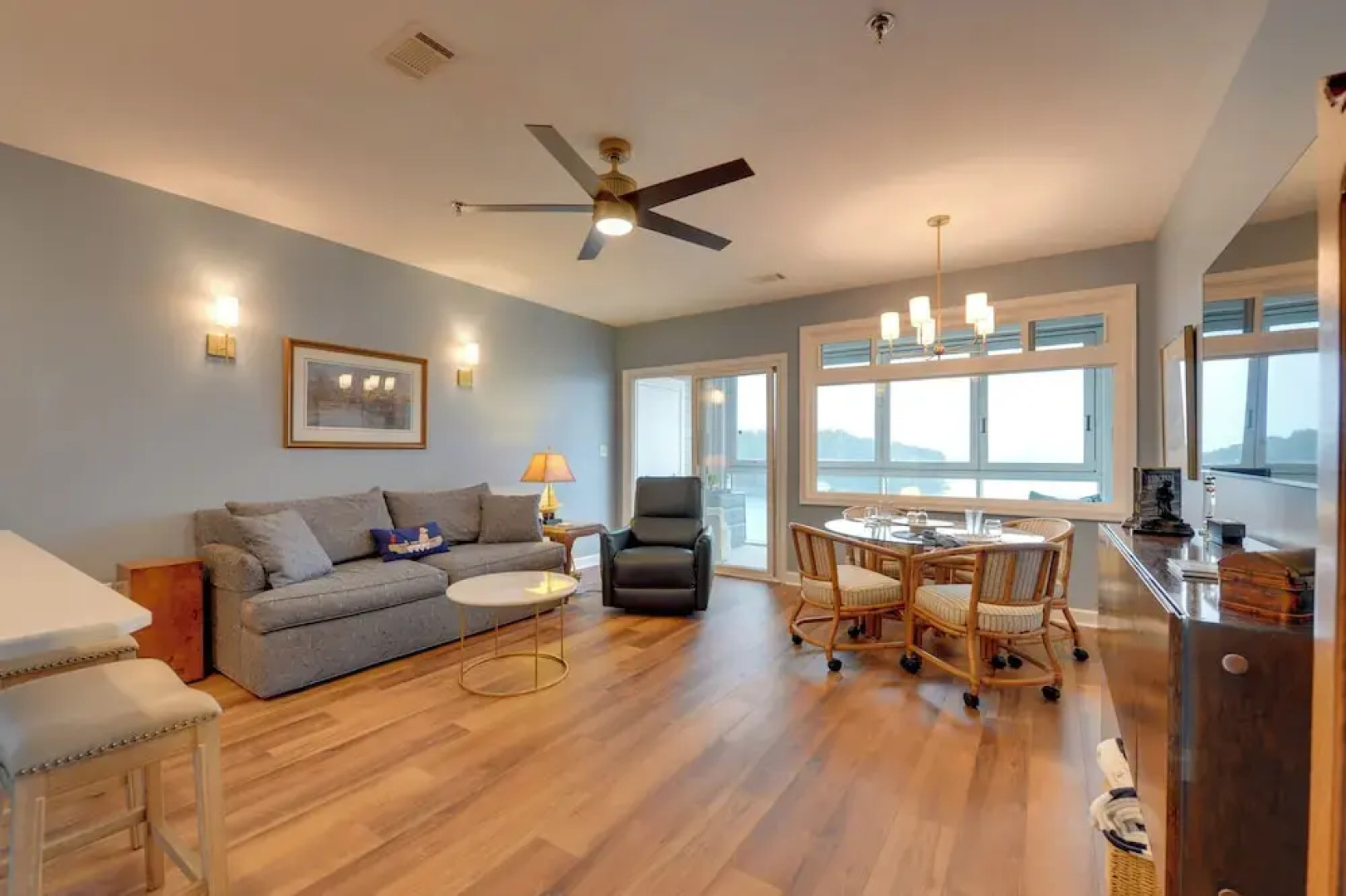 Resort Amenities & Beach Access: Huddleston Condo