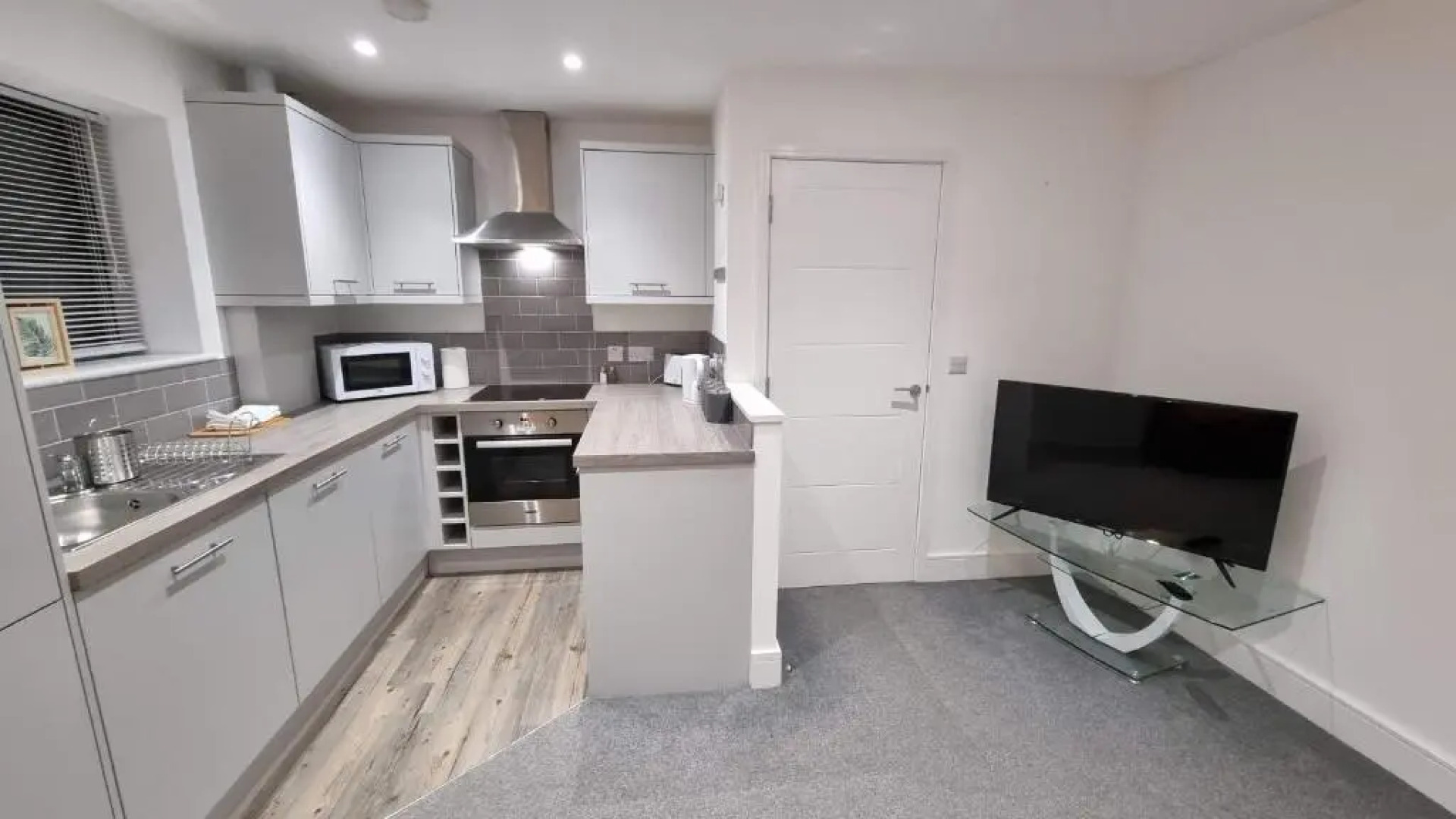 Elm Apartment by Cliftonvalley Apartments