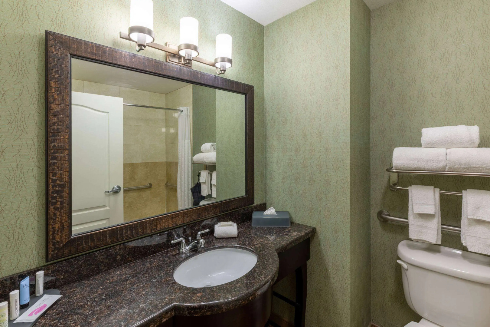 La Quinta Inn & Suites by Wyndham Fort Worth - Lake Worth