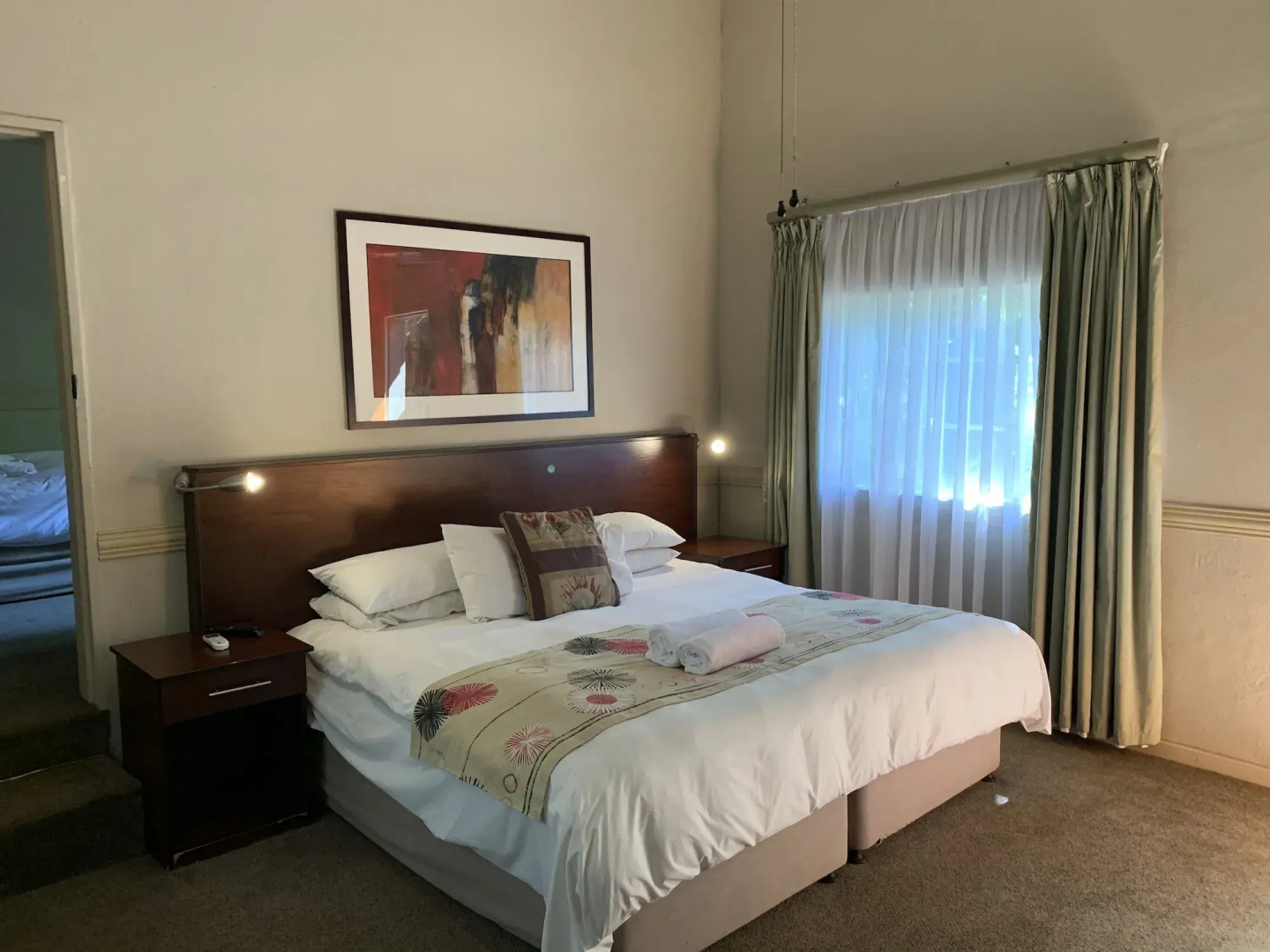 Shangri-La Country Hotel