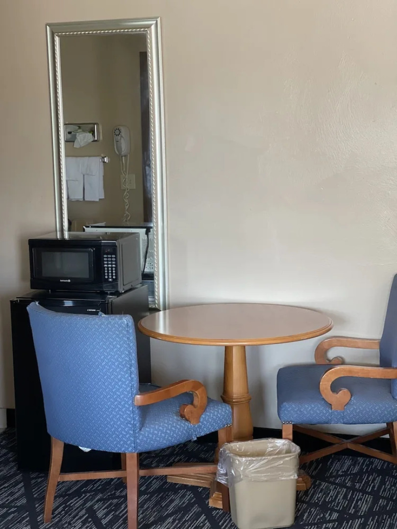 Rodeway Inn & Suites