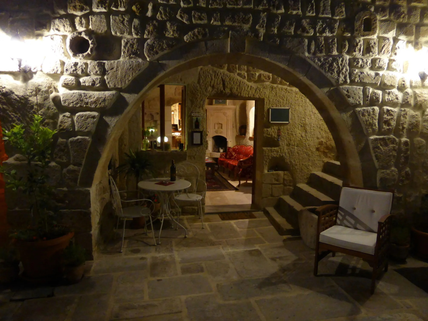 Canyon Cave Hotel