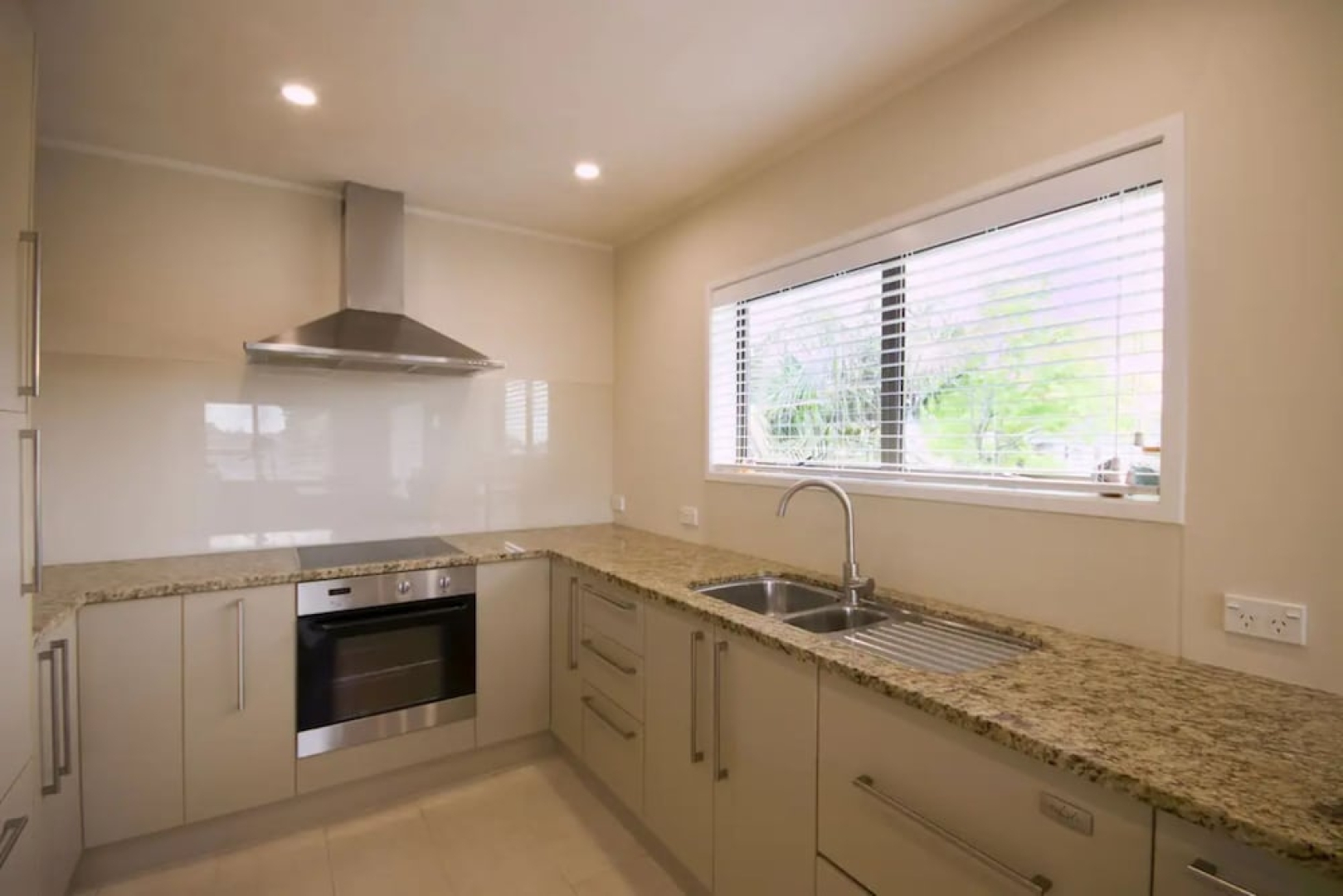 Bright 2 Bedroom Home in East Auckland