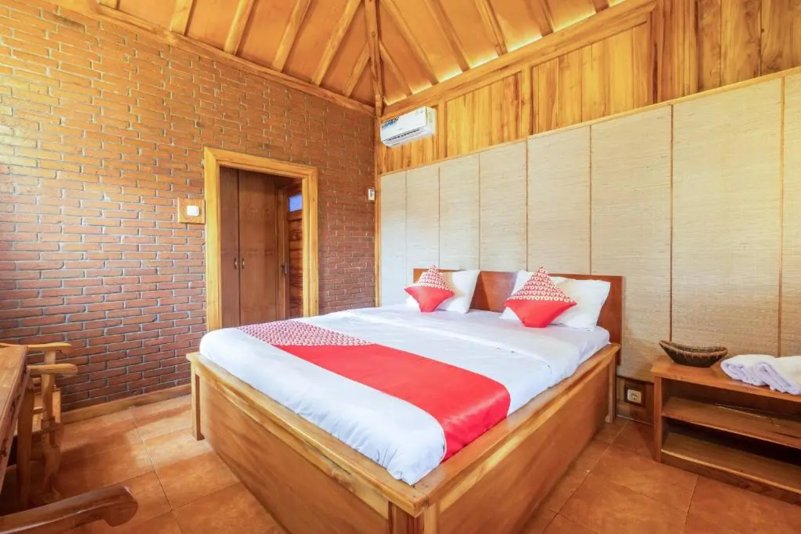 OYO 1347 Joglo Garut Cottage Syariah