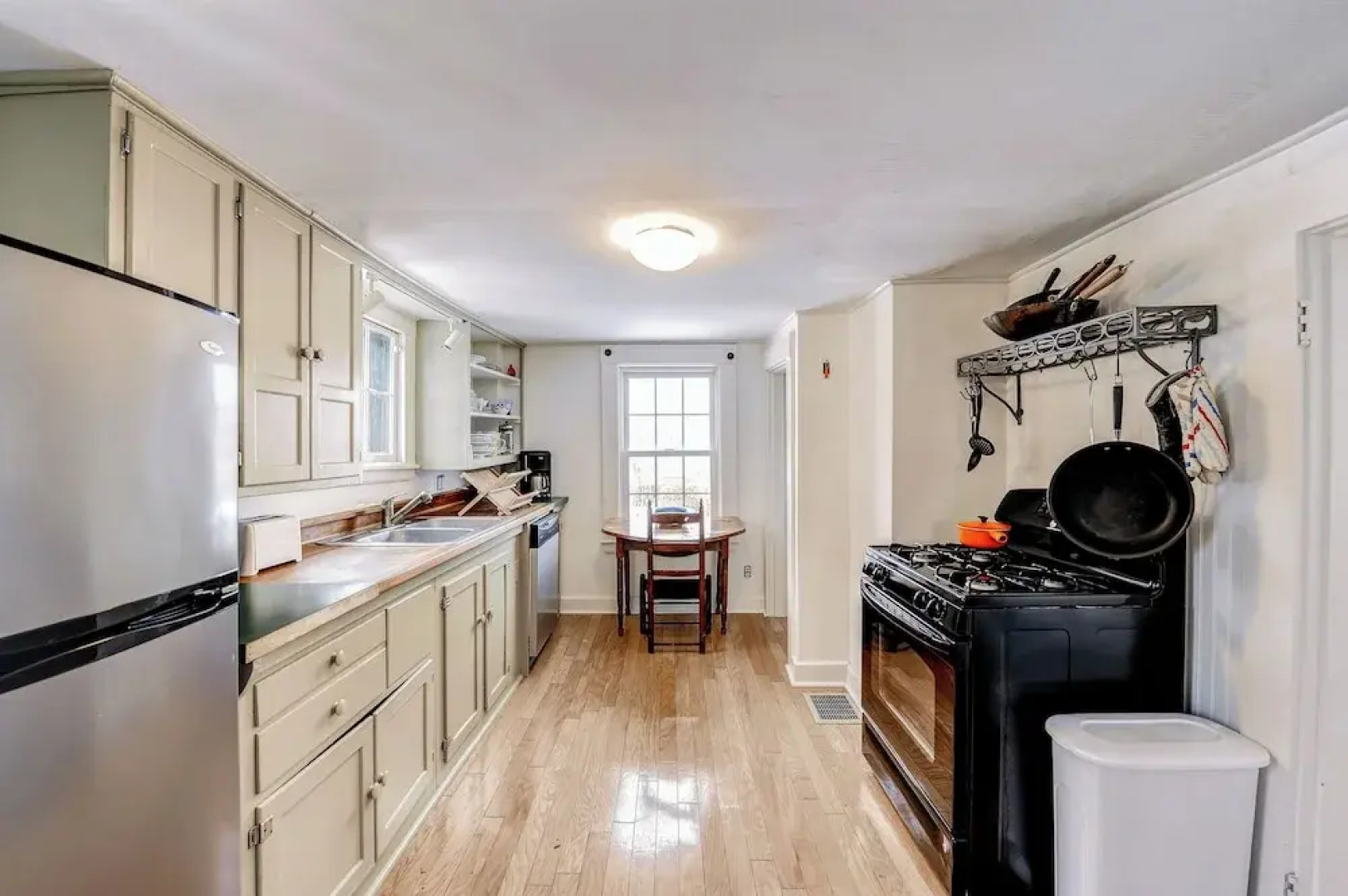 Ipswich Cottage: Beautiful Views, 5 Mins to Beach